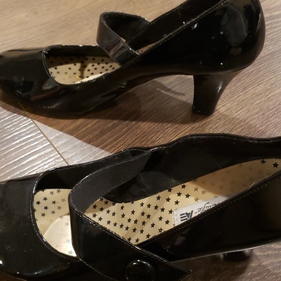 Black Mary Jane's - Picture 3 of 3